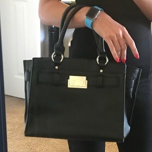 Dana Buchman purse black